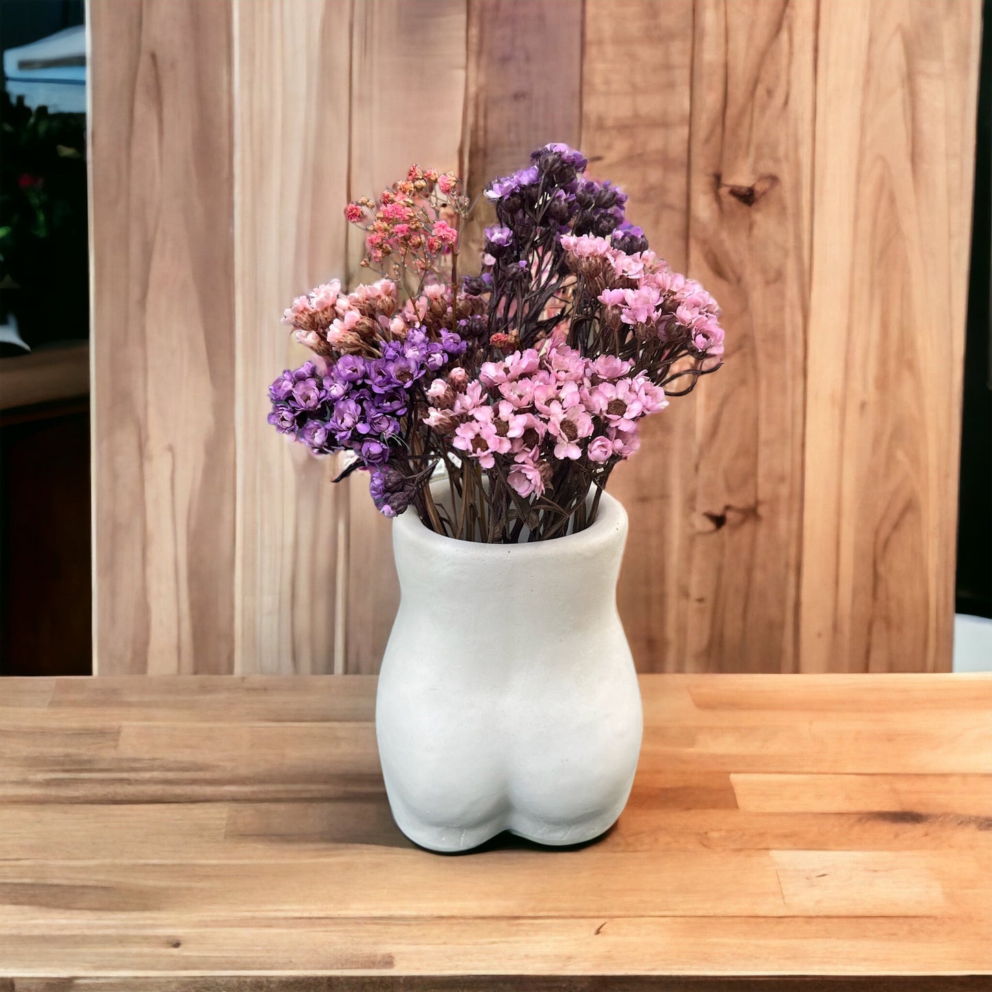 Vase buste de femme en béton blanc