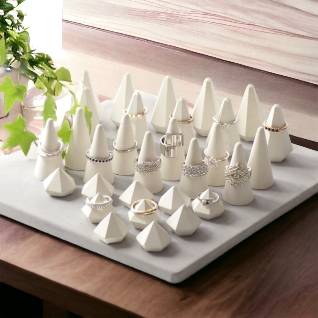 Ensemble de 30 Présentoirs à bagues en béton blanc - Atelier IDeco