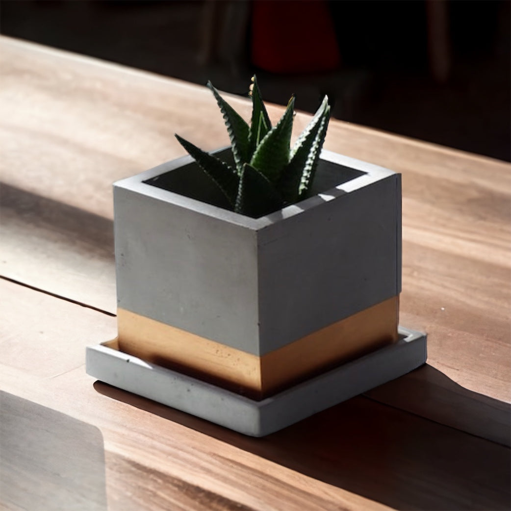 Pot de fleurs carré avec soucoupe en béton, pot gris avec bande horizontale  peinte de couleur cuivrée – Atelier IDeco