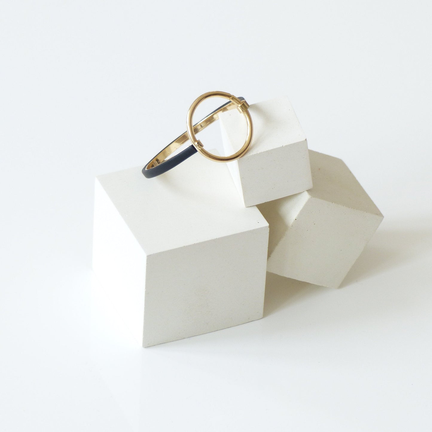 Trois cubes en béton blanc - Atelier IDeco