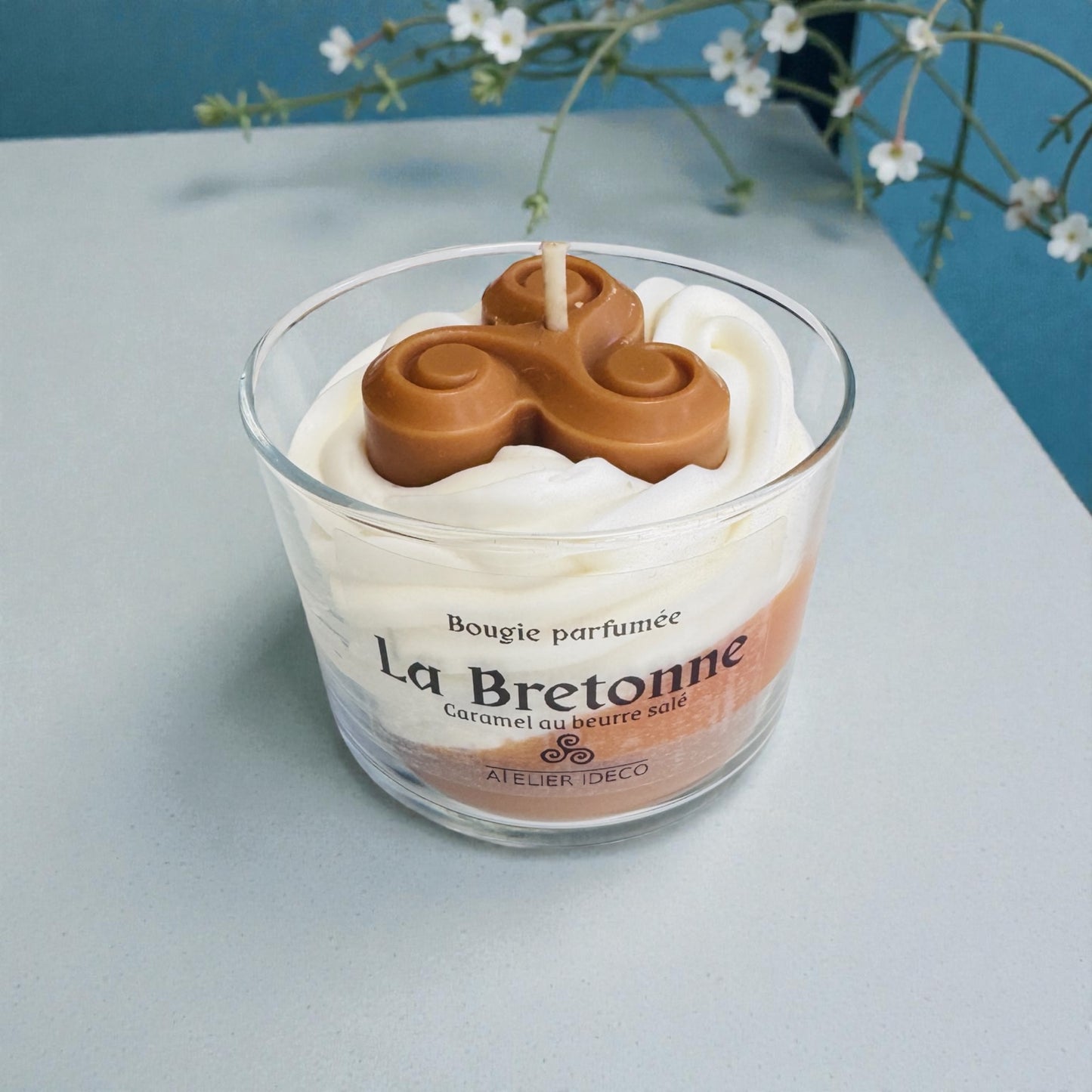 Bougie bretonne artisanale au triskel parfum caramel beurre salé