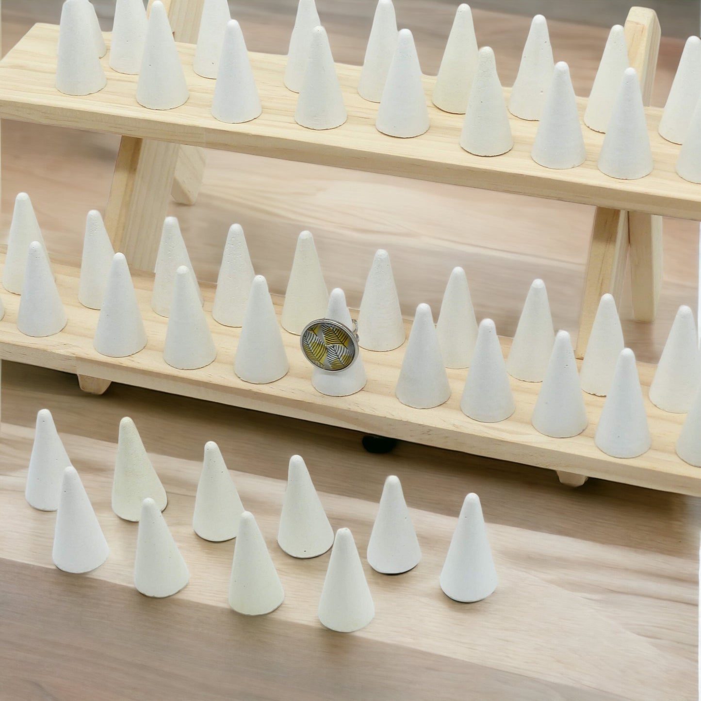 Lot de 50 cônes présentoirs à bagues en béton blanc - Hauteur 5,5 cm