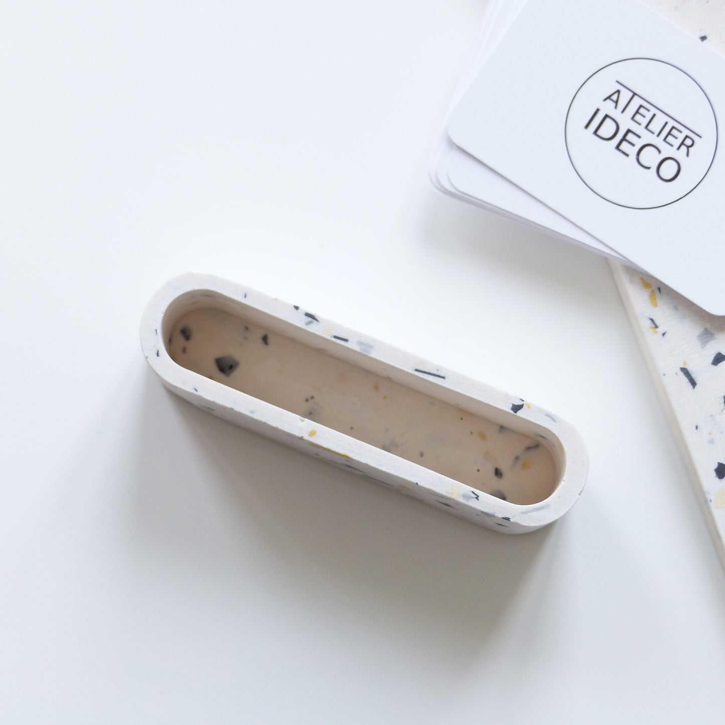 Présentoir à cartes de visite Terrazzo blanc - Atelier IDeco