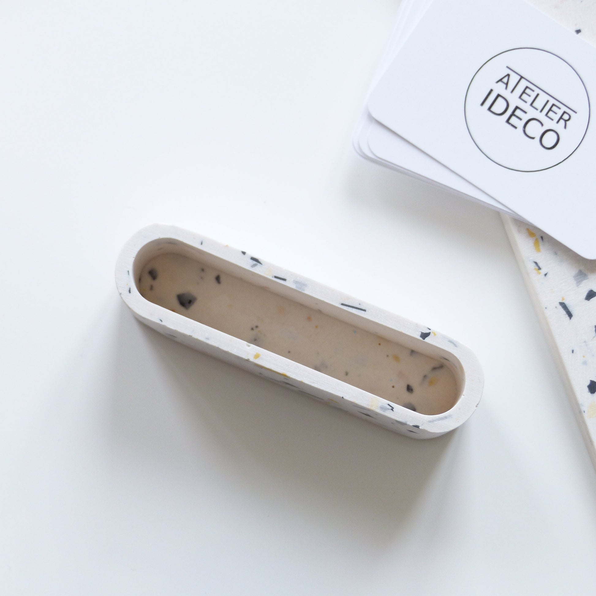 Présentoir à cartes de visite Terrazzo blanc - Atelier IDeco