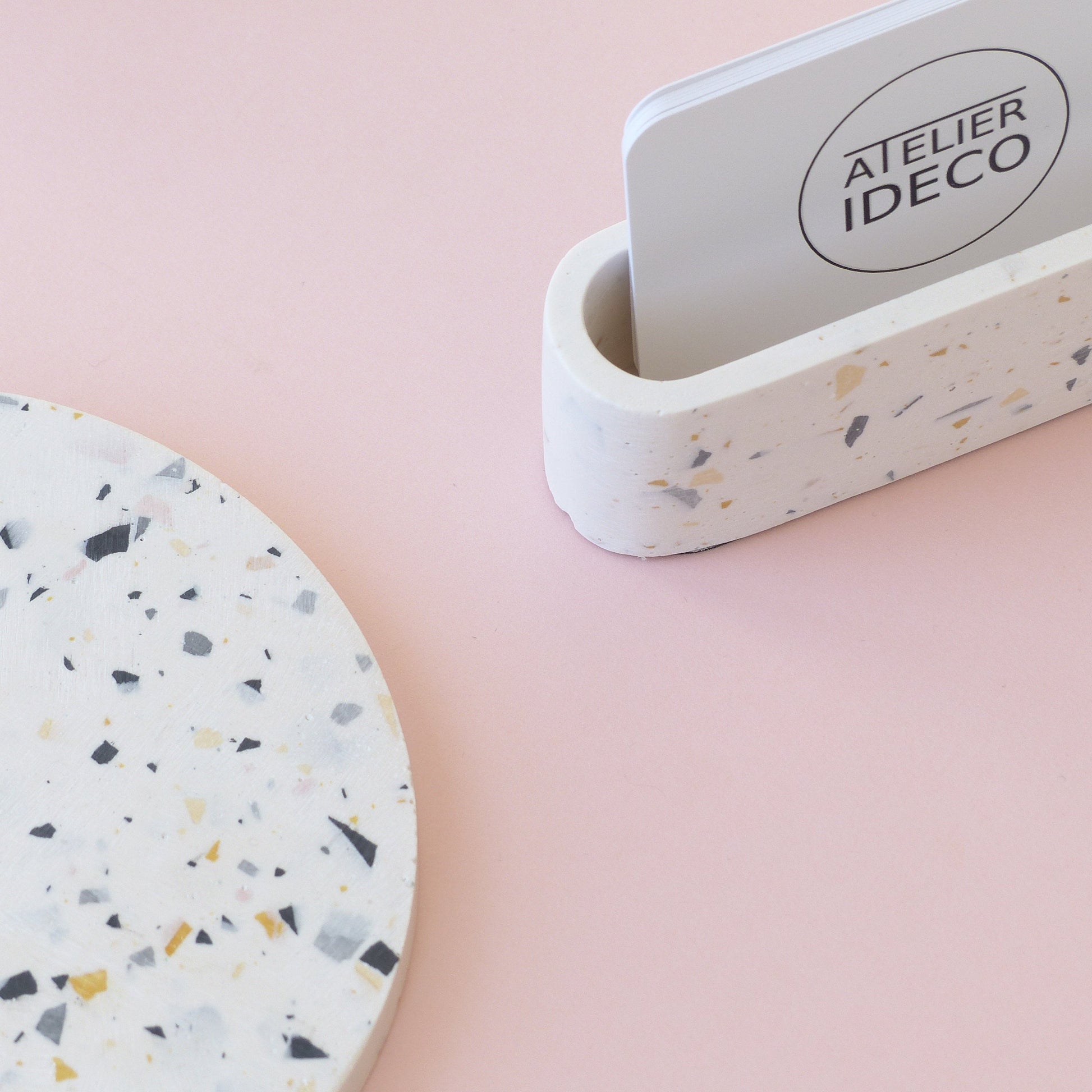 Présentoir à cartes de visite Terrazzo blanc - Atelier IDeco